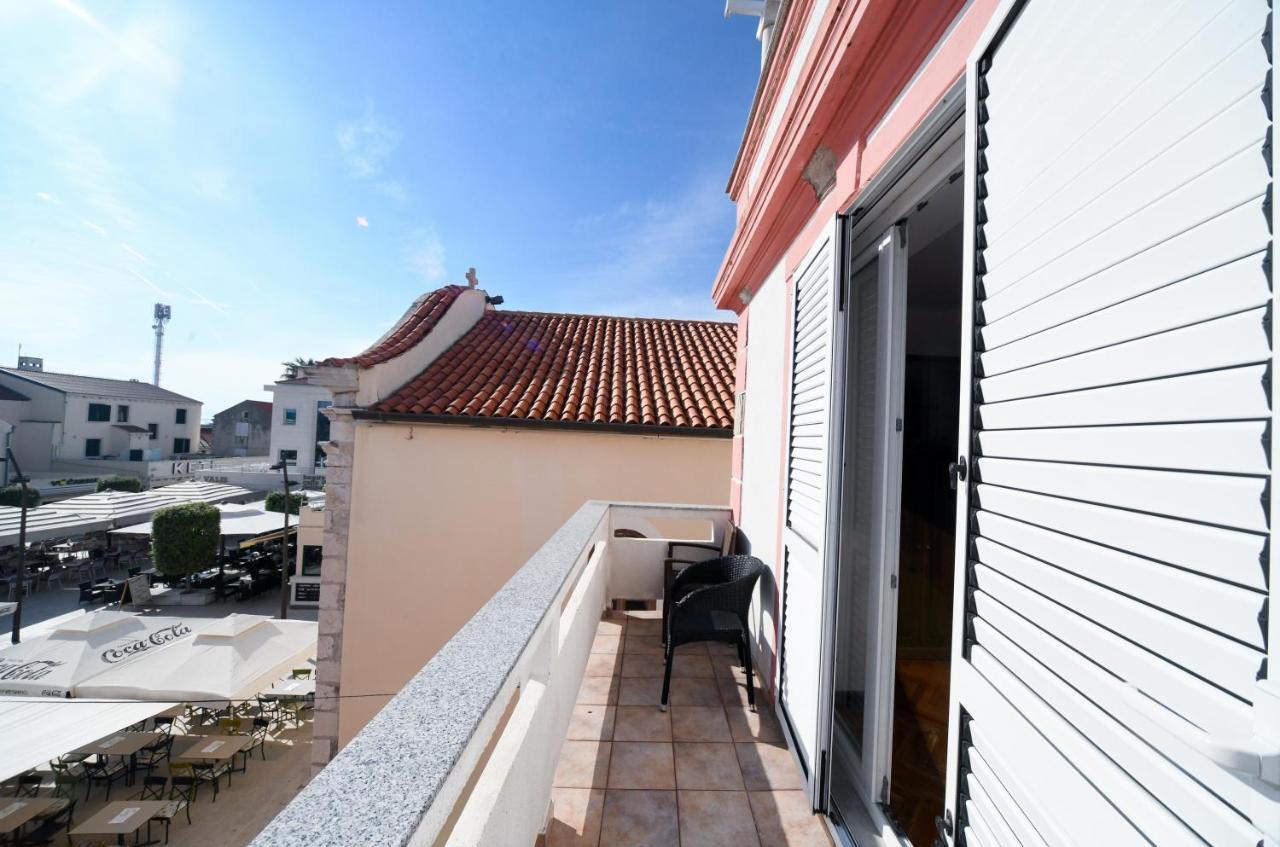 Apartments Bazilika Novalja Bagian luar foto